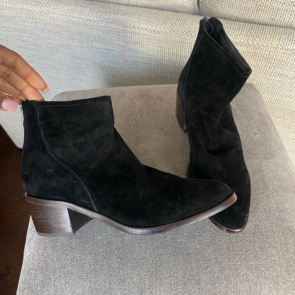 Antonio Melani ankle suede Chelsea booties